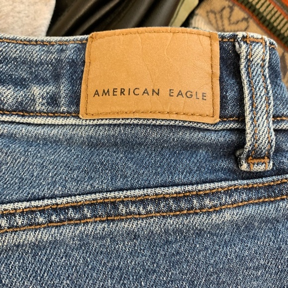 AMERICAN EAGLE stretch distresses mom jeans size 6 11in rise 25-26 inseam - Picture 5 of 10